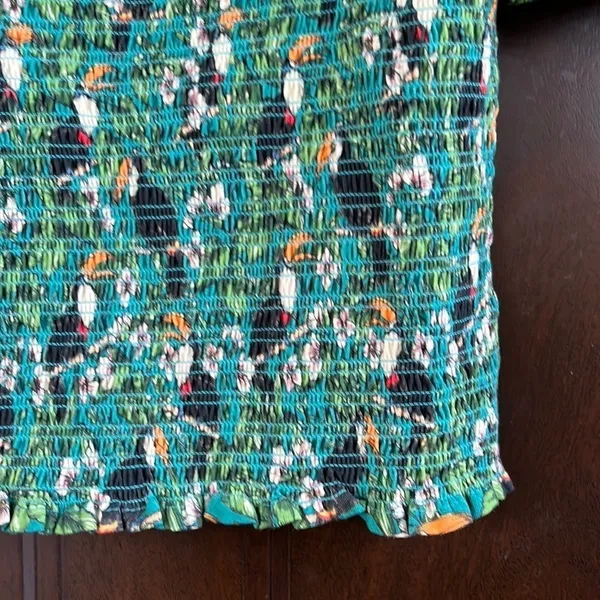 Like New Anthro Dolan Toucan Print Smocked Puff Sleeve Top Size Small - Image 8