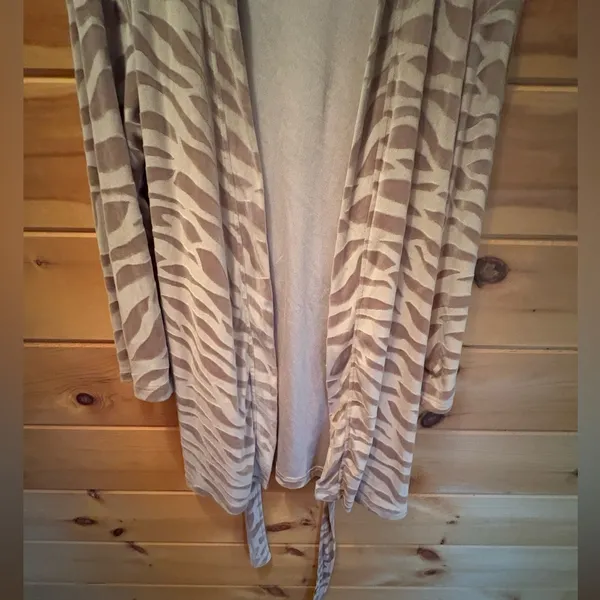 Steve Madden Women's Bathrobe Luxury Soft Velour Long Sleeve Robe with Pockets S - Image 5