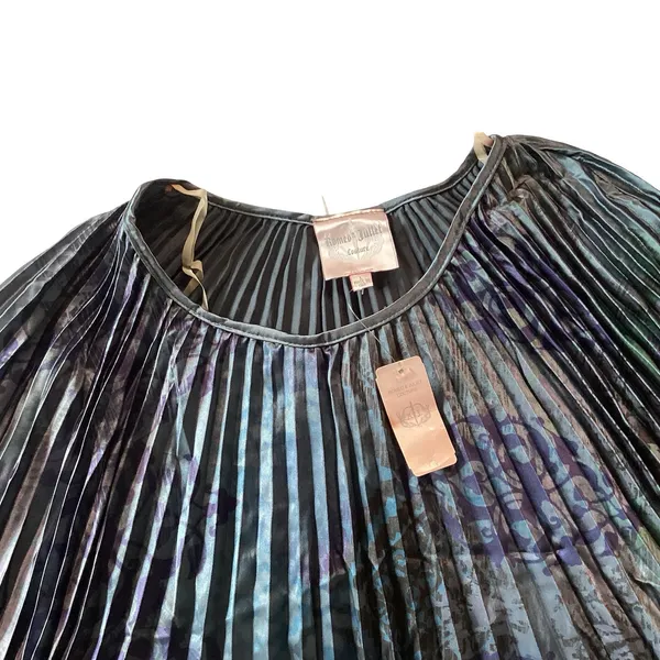 Romeo + Juliet Couture Pleated Top - Image 4