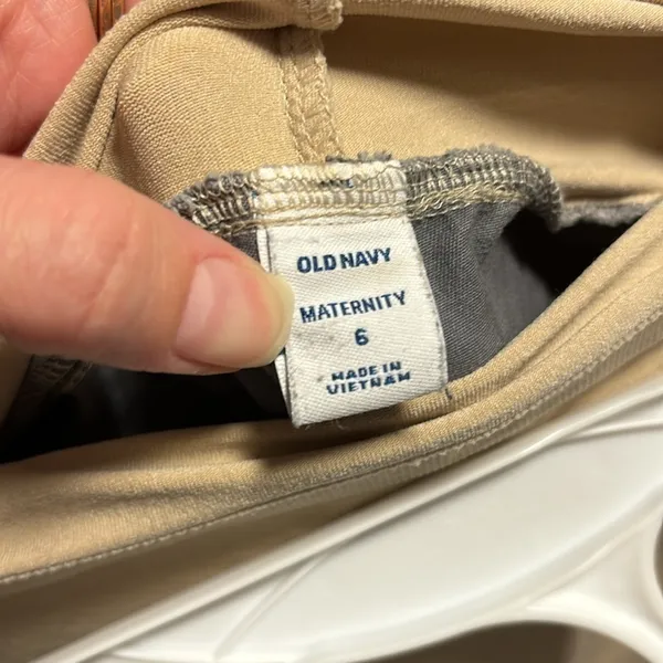 Old Navy Grey Maternity Shorts - Image 3