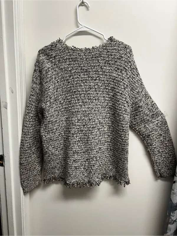 Cozy Textured Fringe Hem Women’s Sweater - Cream & Black - Image 4
