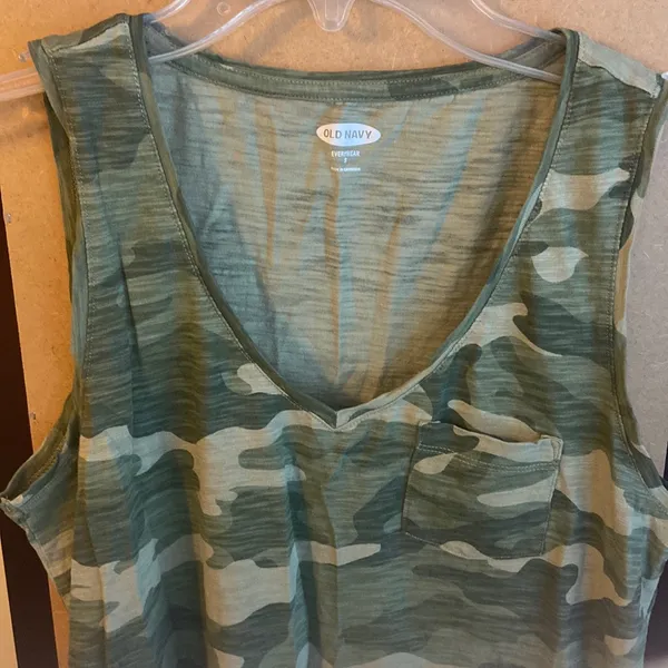 NWOT Old Navy camo tank top S - Image 2