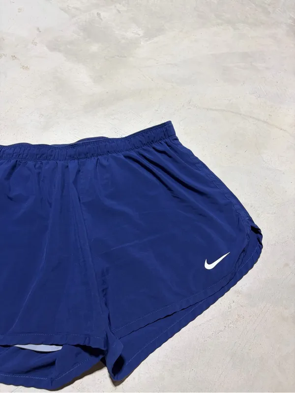 Nike Women's Running Shorts with Built-in Liner xl - Image 3
