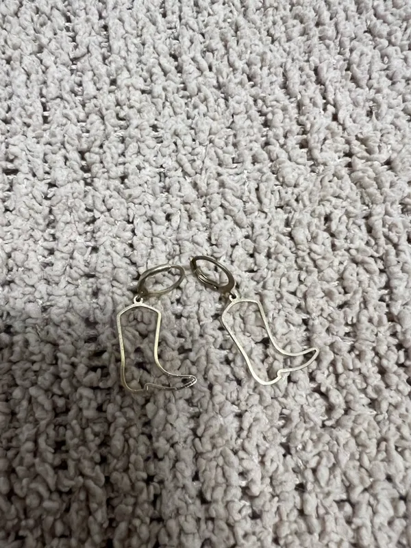 SHEIN Gold Cowboy Boot Outline Hoop Earrings - Image 2