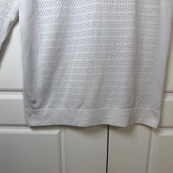Lululemon Swiftly Tech Long Sleeve Women 4 Light Gray Perforated Mesh Top - Image 7