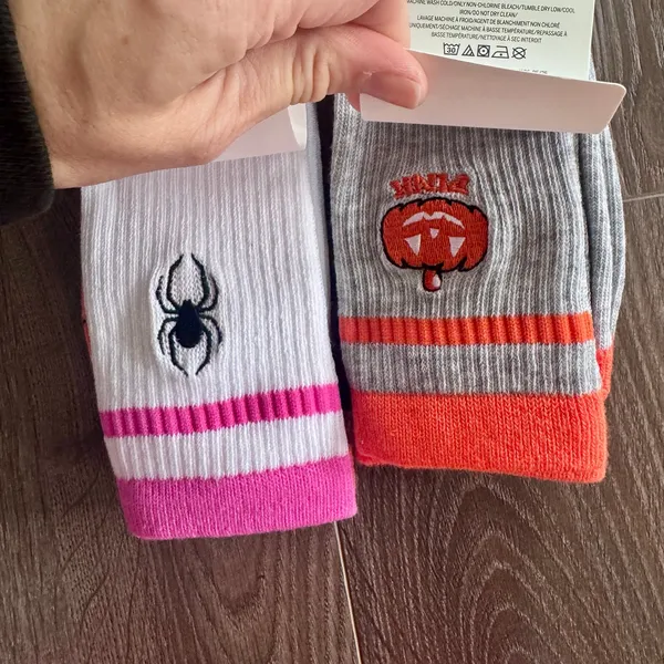 VS PINK 2025 Halloween Crew Socks Embroidered Glow in Dark Spooky 4 Pairs NEW - Image 5