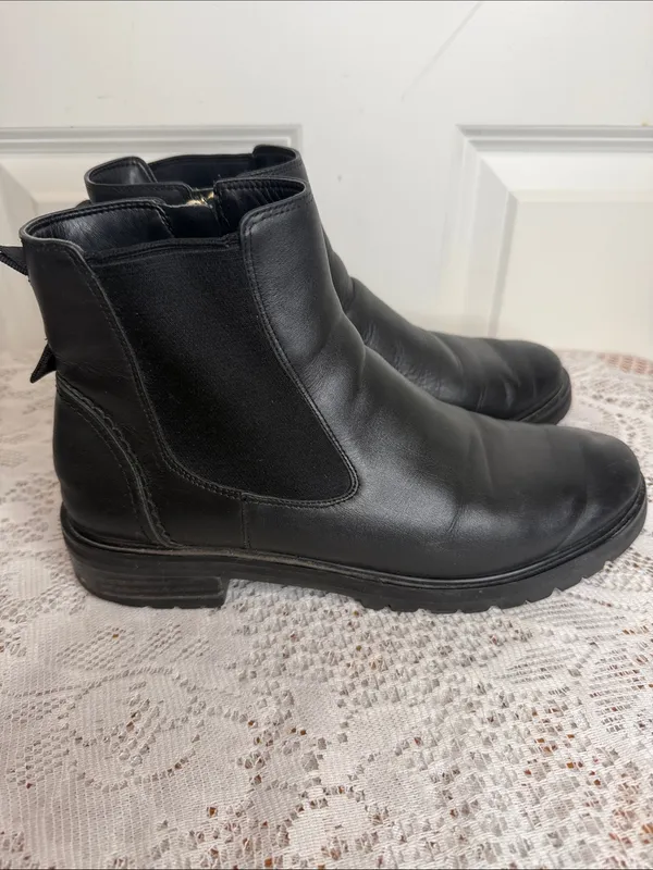 Kate Spade Black Leather Chelsea heeled Ankle Boots size 9 - Image 6