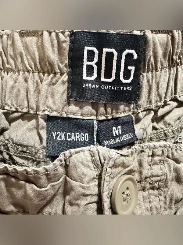 BDG Urban Outfitters baggy Y2K Cargo pants size medium - Image 7