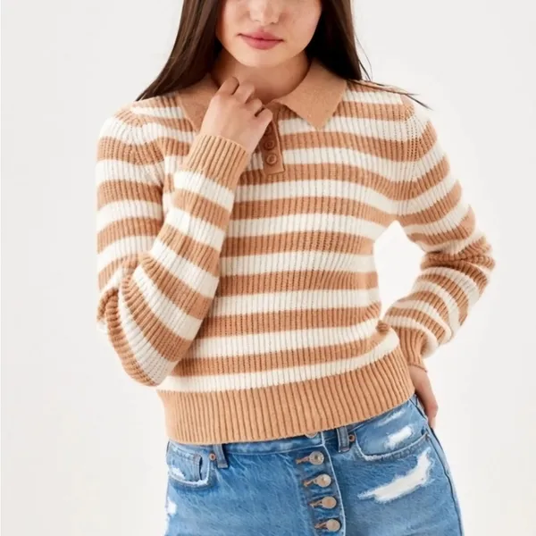 American Eagle Beige and White Striped Knit Sweater - Image 2