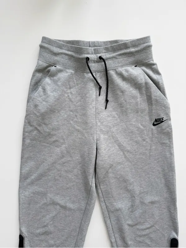 Nike Tech Gray Fleece Sweats Size Medium - Image 4