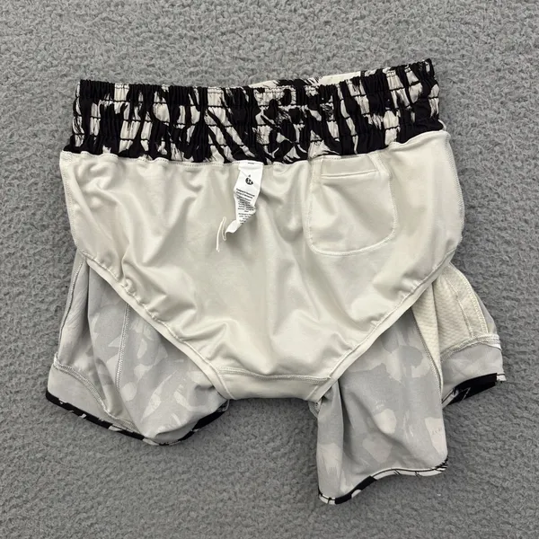 Lululemon Hotty Hot High Rise Shorts 4" Monarch Bloom Athletic Gym‎ Women's 4 - Image 4