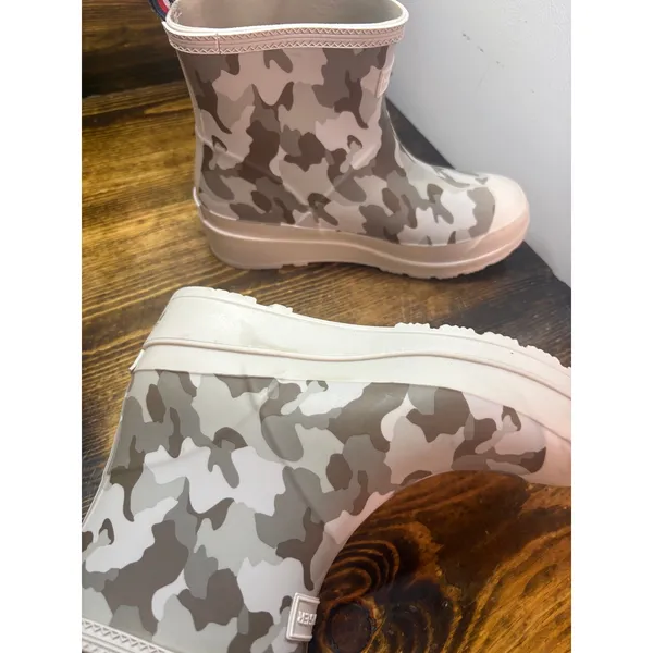 Tommy Hilfiger gray camo short rain boots size 6 - Image 7