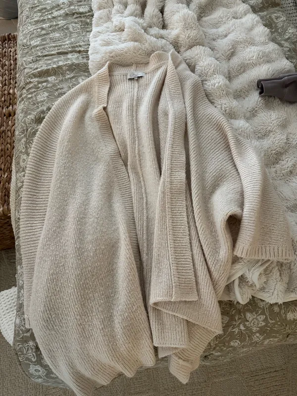 Revolve Oversized sweater - Image 3