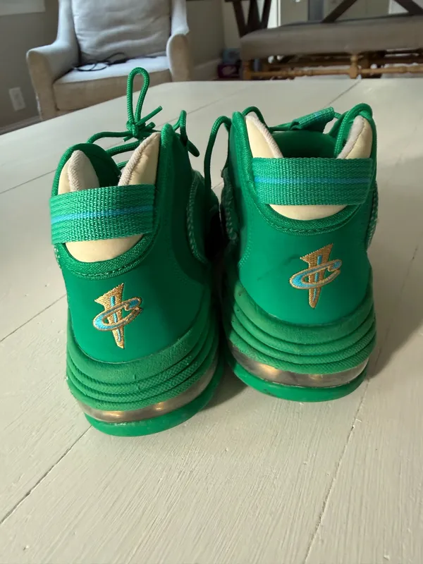 Nike Air Tennis Shoes size 6 youth - Image 4