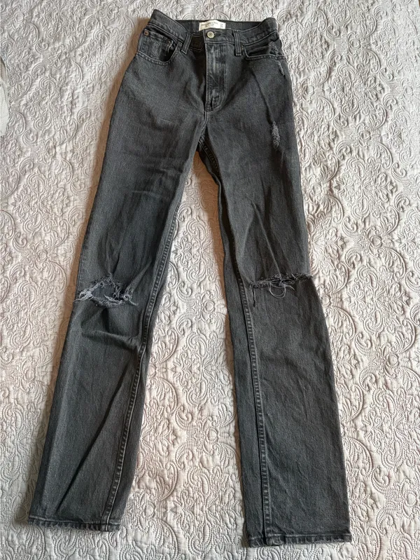 Abercrombie ultra high rise 90s straight Jeans - Image 2