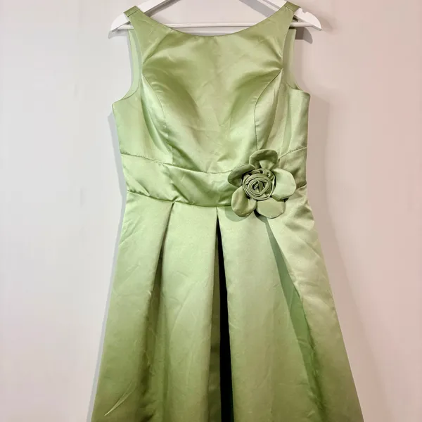 Miss Veil Hi Low Gown Dress Flower Detail Scoop Neck Formal Green Small NWT - Image 2