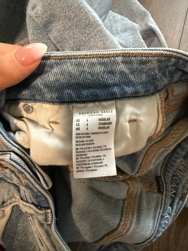 American Eagle Mom Jeans - Image 4
