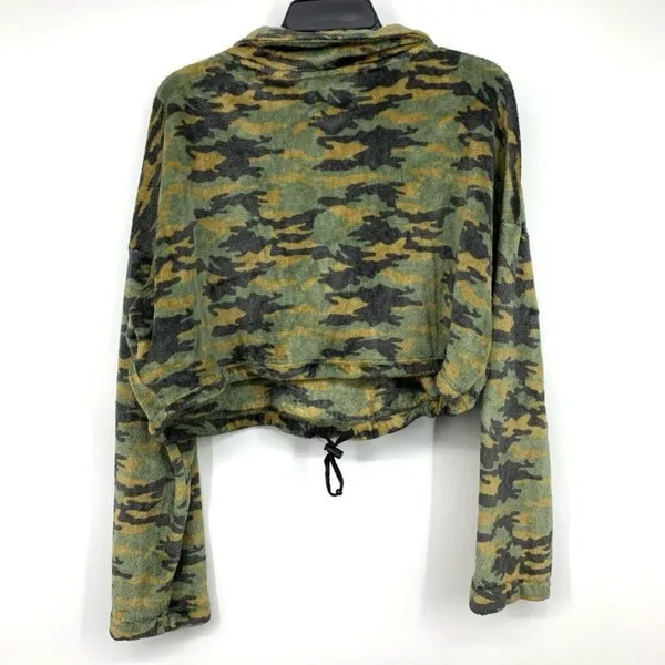 Urban Outfitters Cropped 1/4 Zip Fleece Pullover Womens Jacket Size Small Camo - Image 4