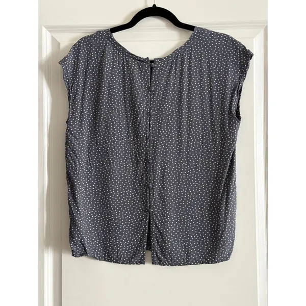 Abercrombie & Fitch Women's Polka Dot Blouse Size M Blue Gray Cap Sleeve - Image 3