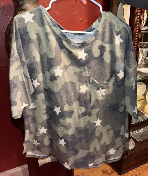 Entro Boutique Camo Star Print Tee - Image 4
