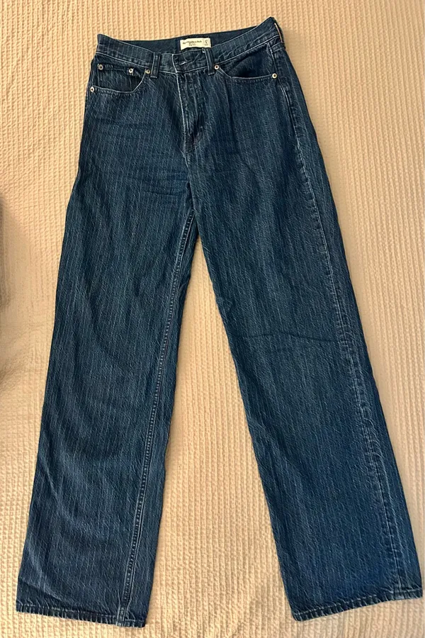 Abercrombie The Loose High Rise Jean - Image 3