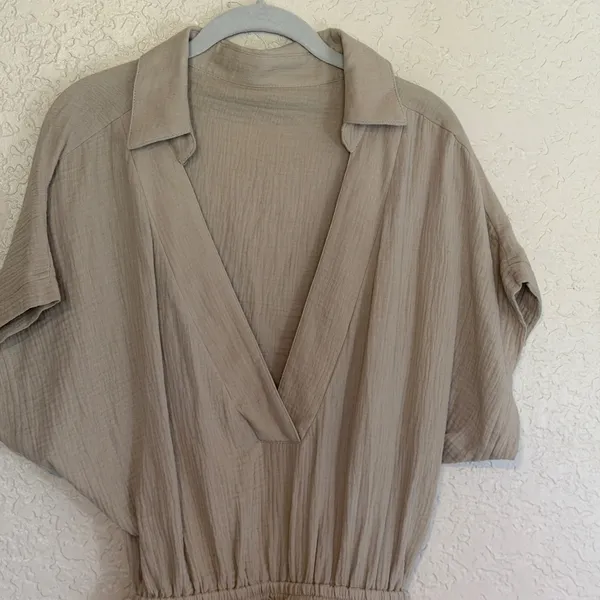 Cupshe Romper Womens S‎ Tan V-Neck Short Sleeve Open Back NEW - Image 5