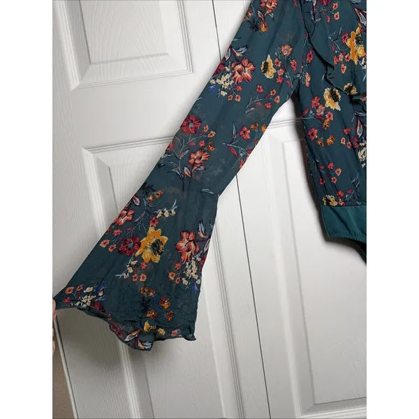 Band of Gypsies Floral Ruffle Bodysuit‎ Womens Size M Teal Boho Bell Sleeve Wrap - Image 2