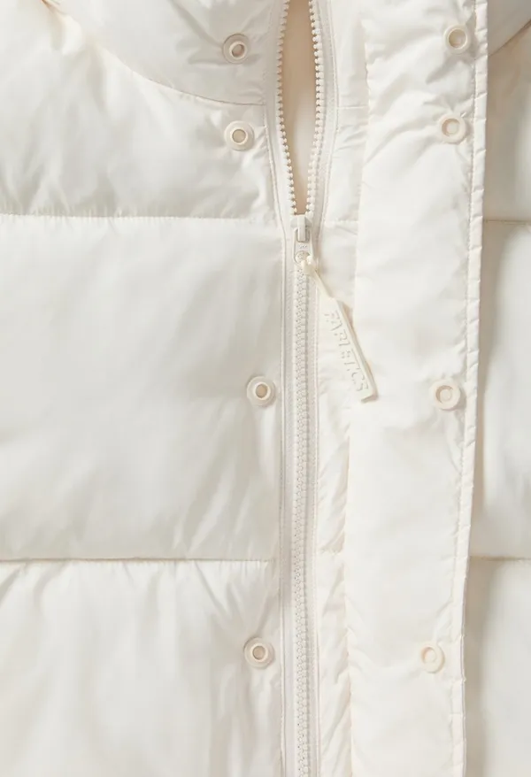 Khloe Kardashion Puffer Coat - Image 4