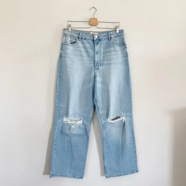 Wrangler High Rise Loose Straight Distressed Light Wash Jeans Size 12 - Image 2