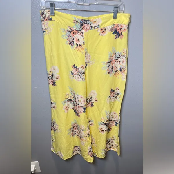 Anthropologie Feather Bone‎ Women's Talese Pants Crop Flare Floral Size 8P - Image 2
