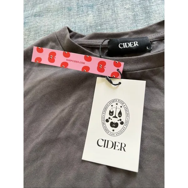 NWT! Cider Gray Twist Front Round Neck Cuffed Sleeve Tee Large - Image 5