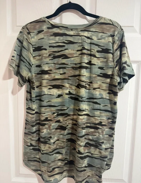 Amaryllis Camo V-Neck top L - Image 2