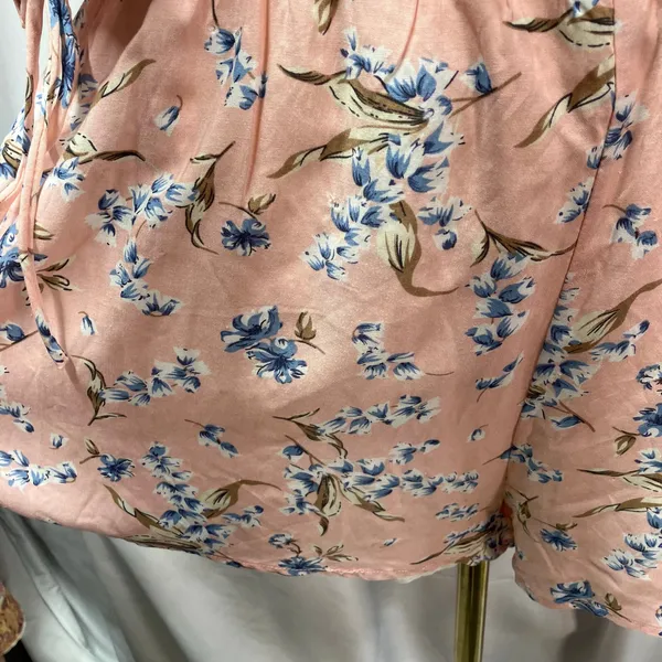 Le Lis Baby Pink‎ Floral Romper Womens Medium Rayon Open Back Short Sleeve - Image 6