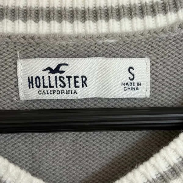 Hollister Grey V-Neck Cropped Sweater Vest Preppy Striped Trim Small‎ - Image 3