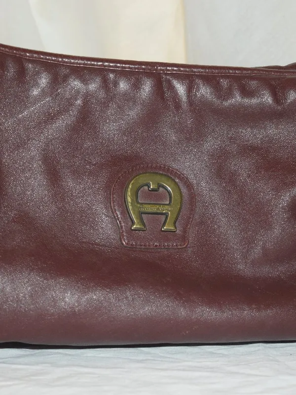 Vintage Aigner-Signature Burgundy Shoulder Bag - Image 2