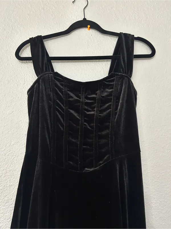 SHEIN Black Velvet Midi Dress with Square Neck and Wide Straps - Image 3