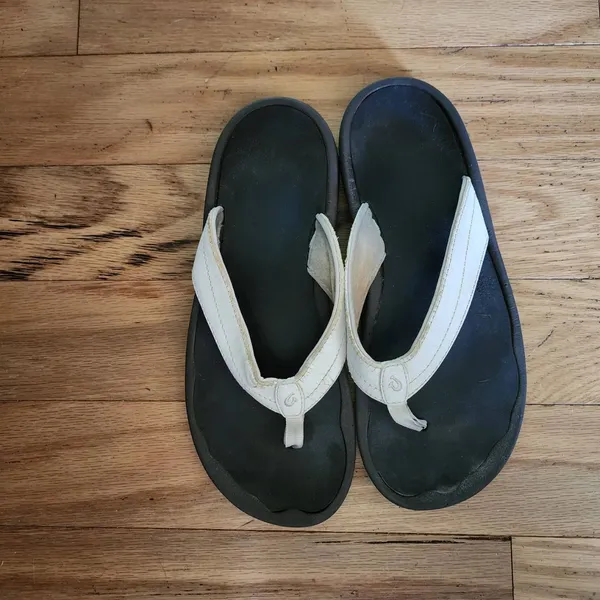 Olukia Sandals Sandals Womens Size 6 FlipFlop Beige Straps‎ Black Sole Beachy - Image 2