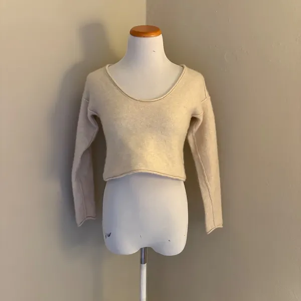 100% Cashmere Free People Cream Cropped Scoop Neck Sweater Exposed Back Seam XS - Image 3