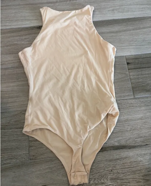 SKIMS Bodysuit - Image 3