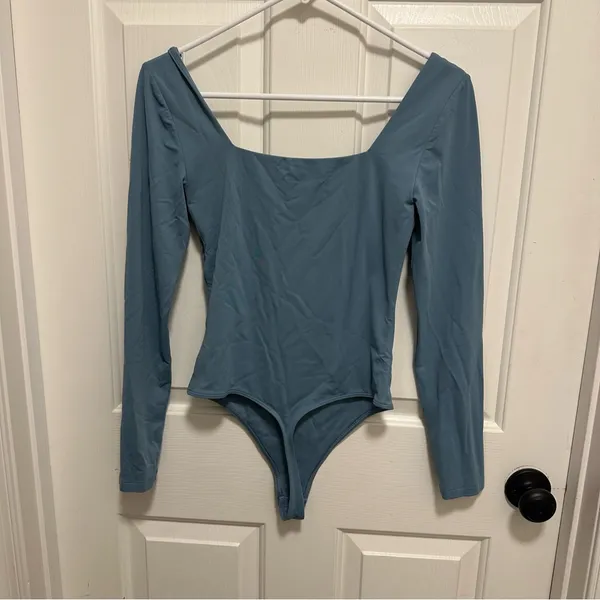Aritzia Babaton Contour Square Neck Bodysuit Size Medium - Image 2