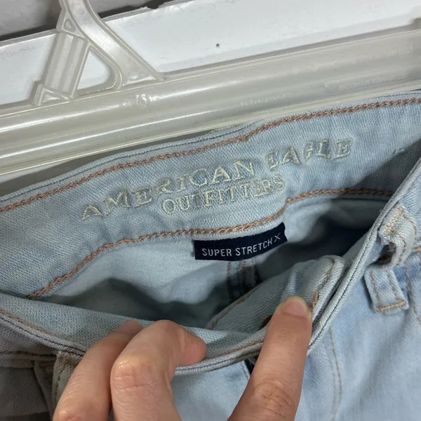 American Eagle Women Super Stretch Light Blue Denim Ripped Jegging jeans size 4‎ - Image 5