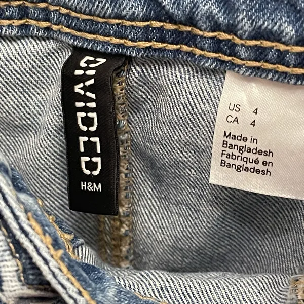 H&M Divided Light Denim Button Front 90s Style Mini Skirt‎ Size 4 - Image 4