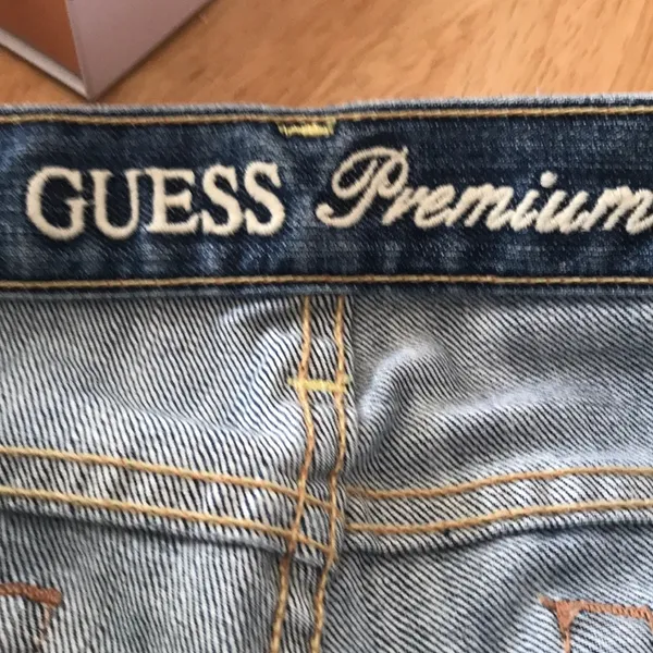Guess premium medium blue jeans size 29 - Image 8