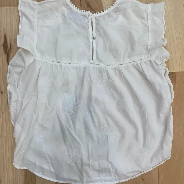 Abercrombie and Fitch Sz S White embroidered blouse with ruffle trim - Image 3