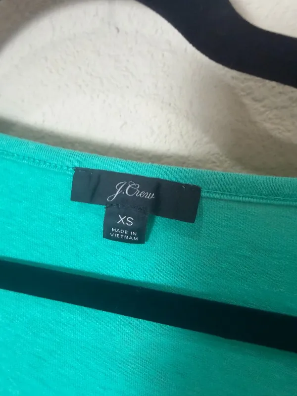 J Crew V Neck Cap Sleeve Tee T Shirt Size XS Green - Image 2