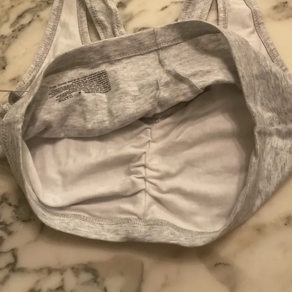 NWT Grey V-Neck Ruched Racerback Sports Bra Medium Athletic Stretch Yoga Gym - Image 5