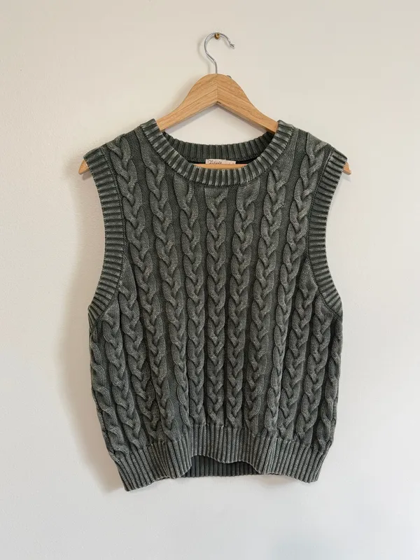 NEW Faherty Sunwashed Sweater Vest Size Large Green Cable Knit NWOT - Image 2