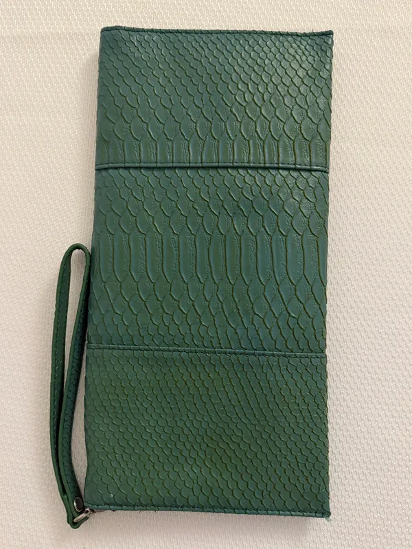Urban Outfitters Deena & Ozzy Green Snake Embossed Wristlet Clutch - Image 9