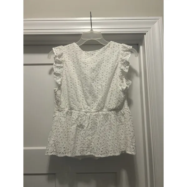 Jun & Ivy White Eyelet Flutter Sleeve Top Medium Bride Coastal Cowgirl Preppy - Image 6
