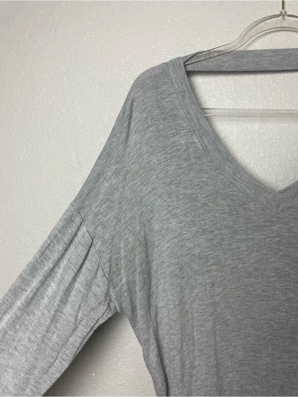 Le Lis Heather Gray V-Neck Open Criss Cross Back Long Sleeve Top Size M - Image 2